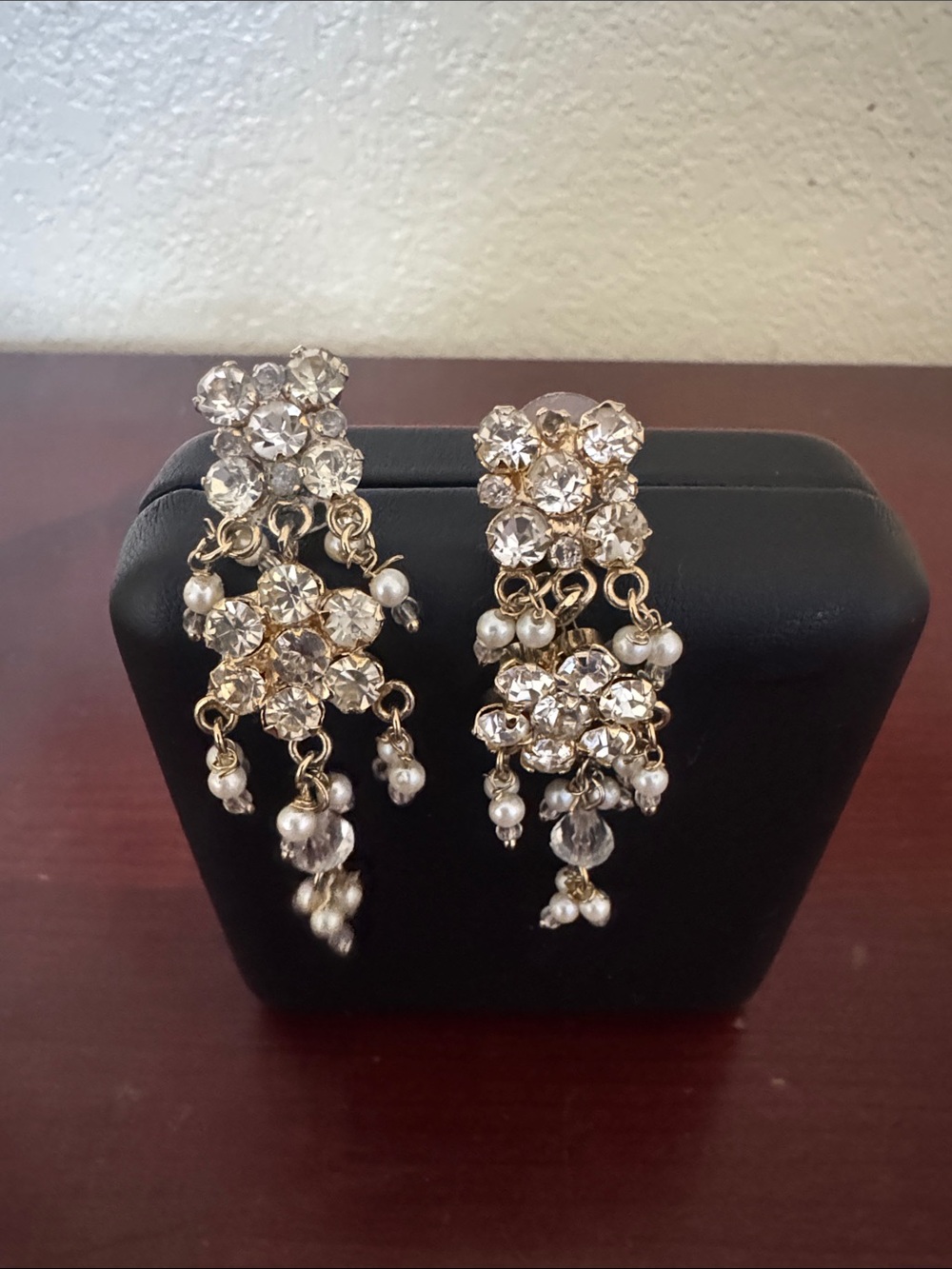 Elegant Gold-Tone Crystal & Pearl Dangle Earrings - Clear